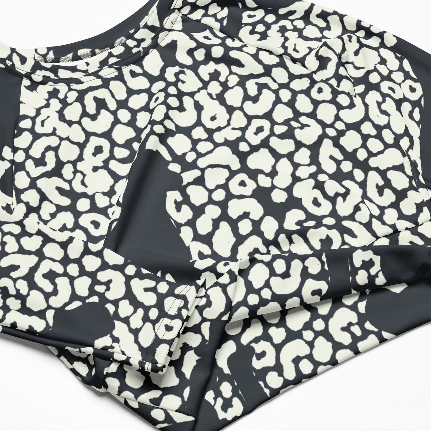 ANIMAL INSTINCT. Recycled long-sleeve crop top. BLACK PANTHER.