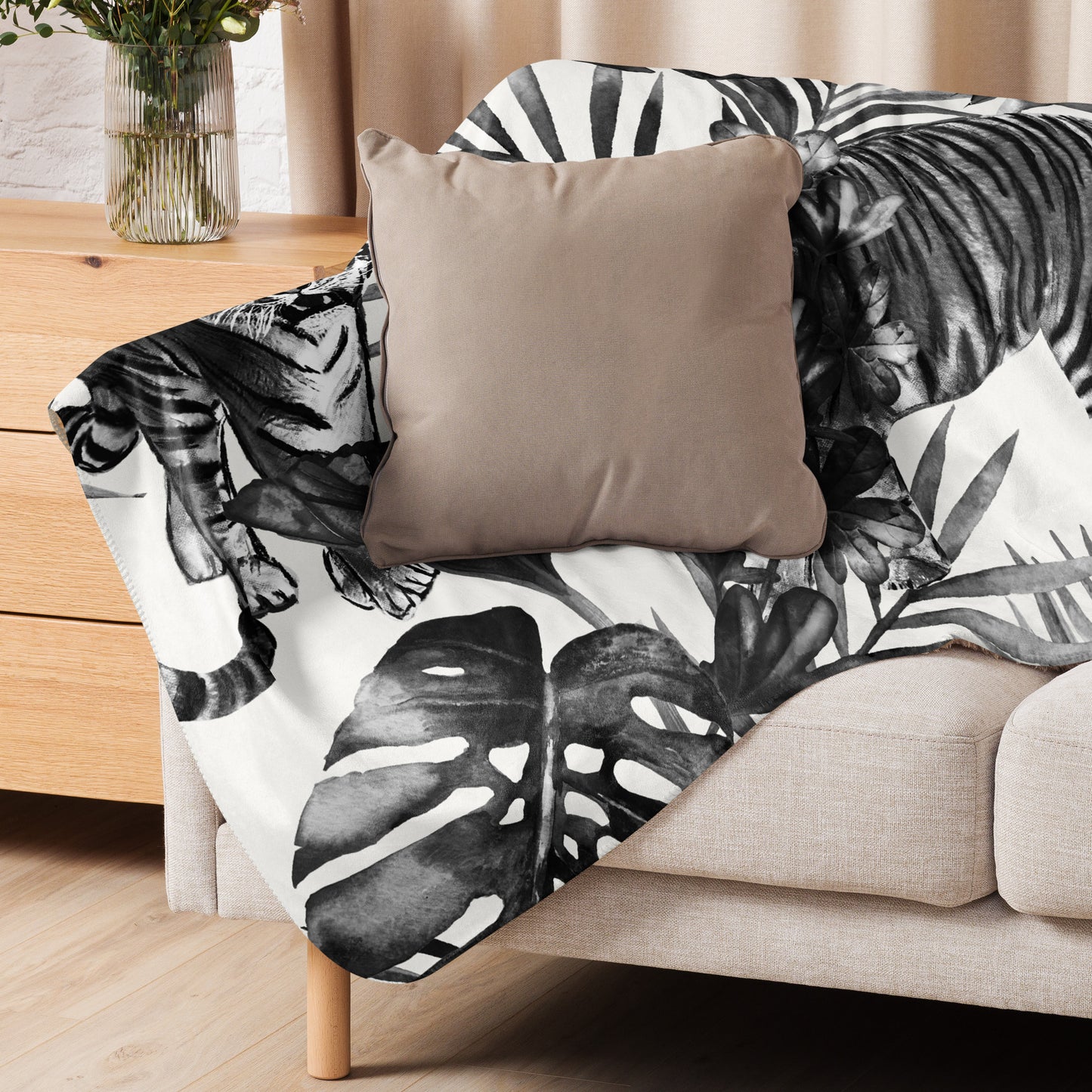 ANIMAL INSTINCT. Sherpa blanket. TIGERS.